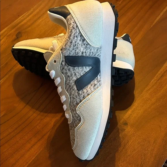 Veja Cream and Navy Knit Sneakers size 7 NWB - Picture 6 of 6